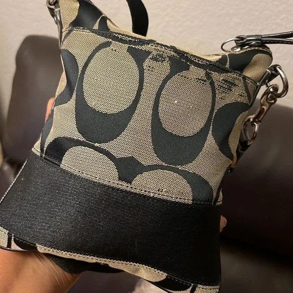 Coach, please check all picture of condition - Picture 14 of 17